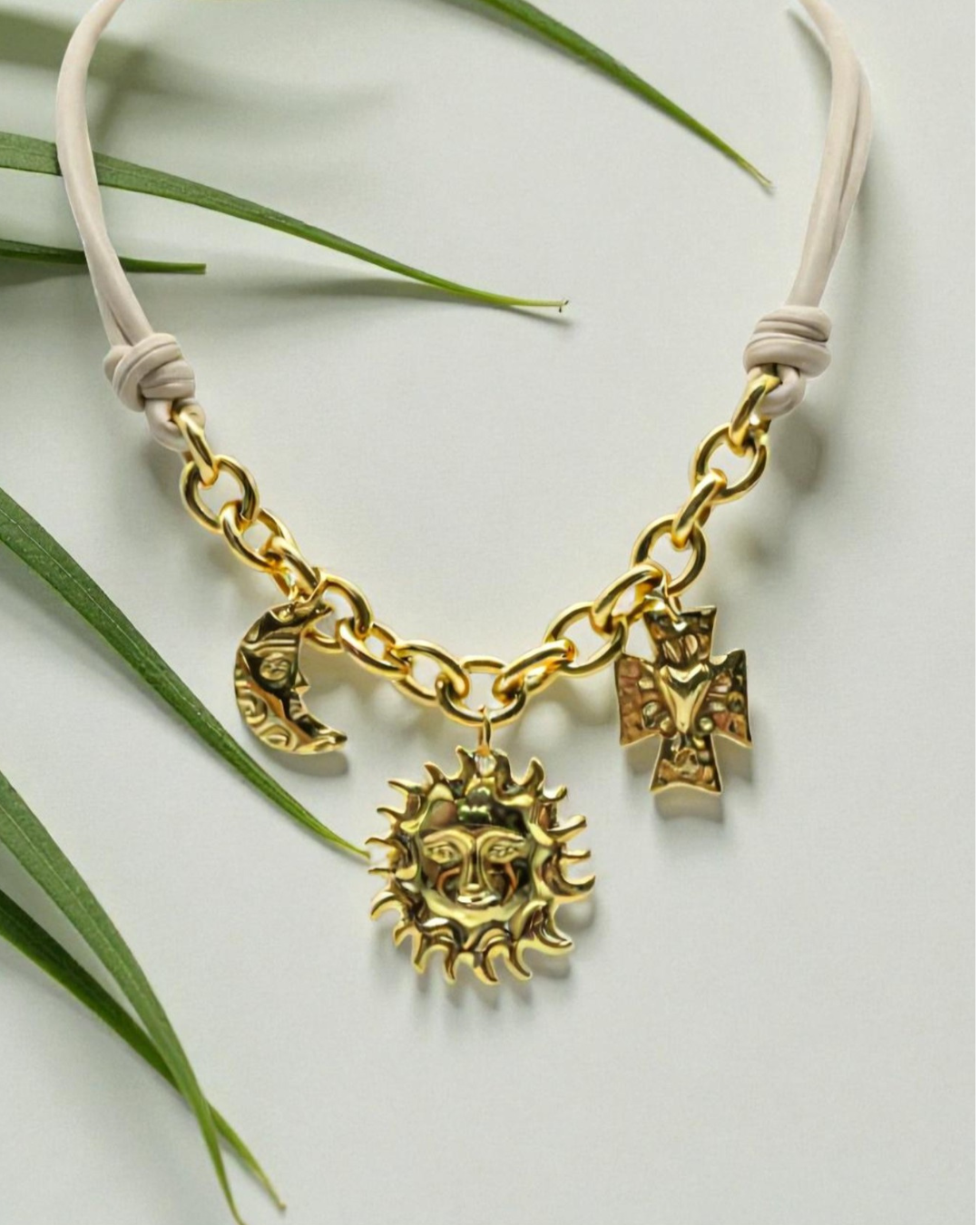 Collection of ✨ Bienvenidos a Baui Joyería: "La belleza está en los pequeños detalles" in a gallery layout