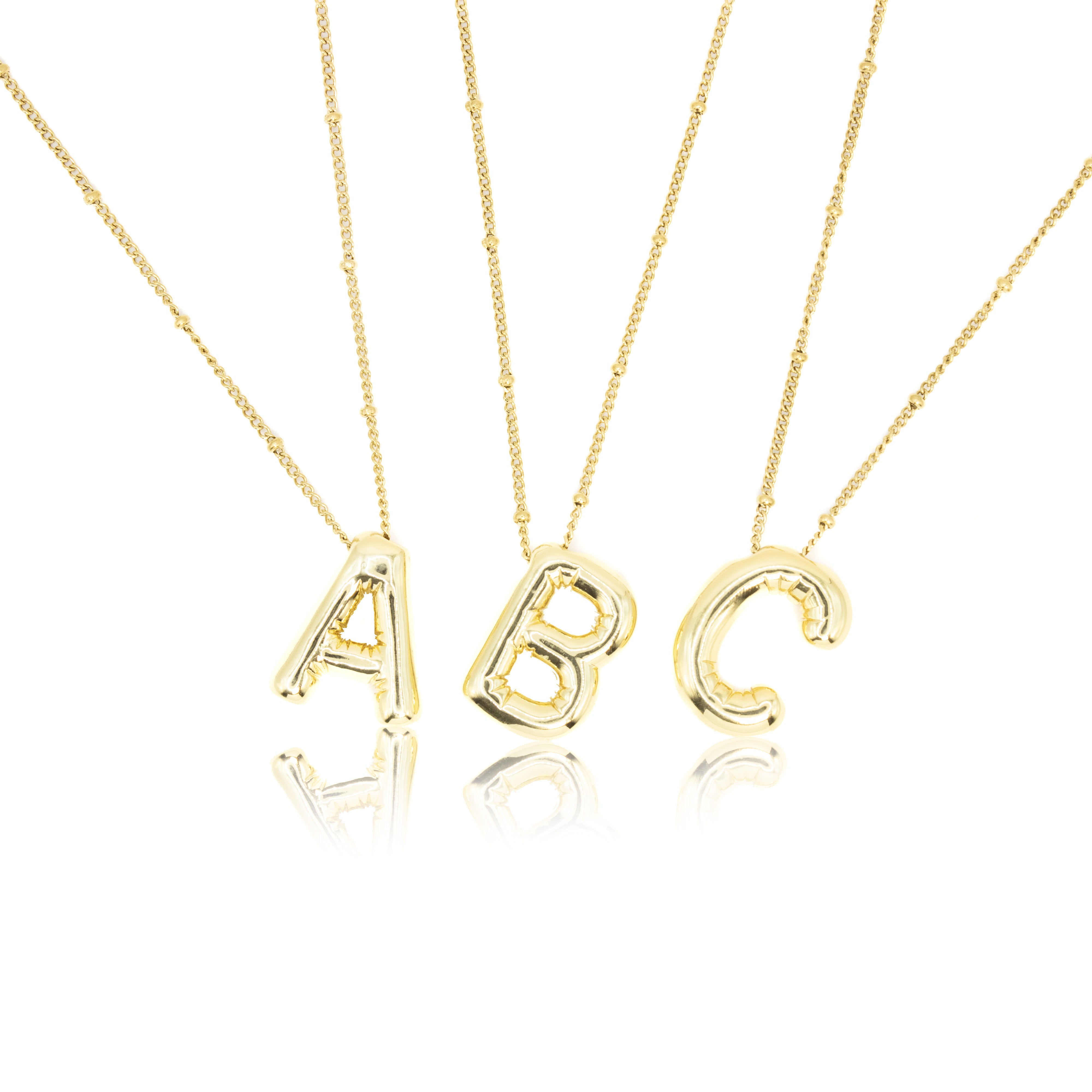 Collection of Inicial tipo globo lisa con cadena en chapa de oro in a gallery layout
