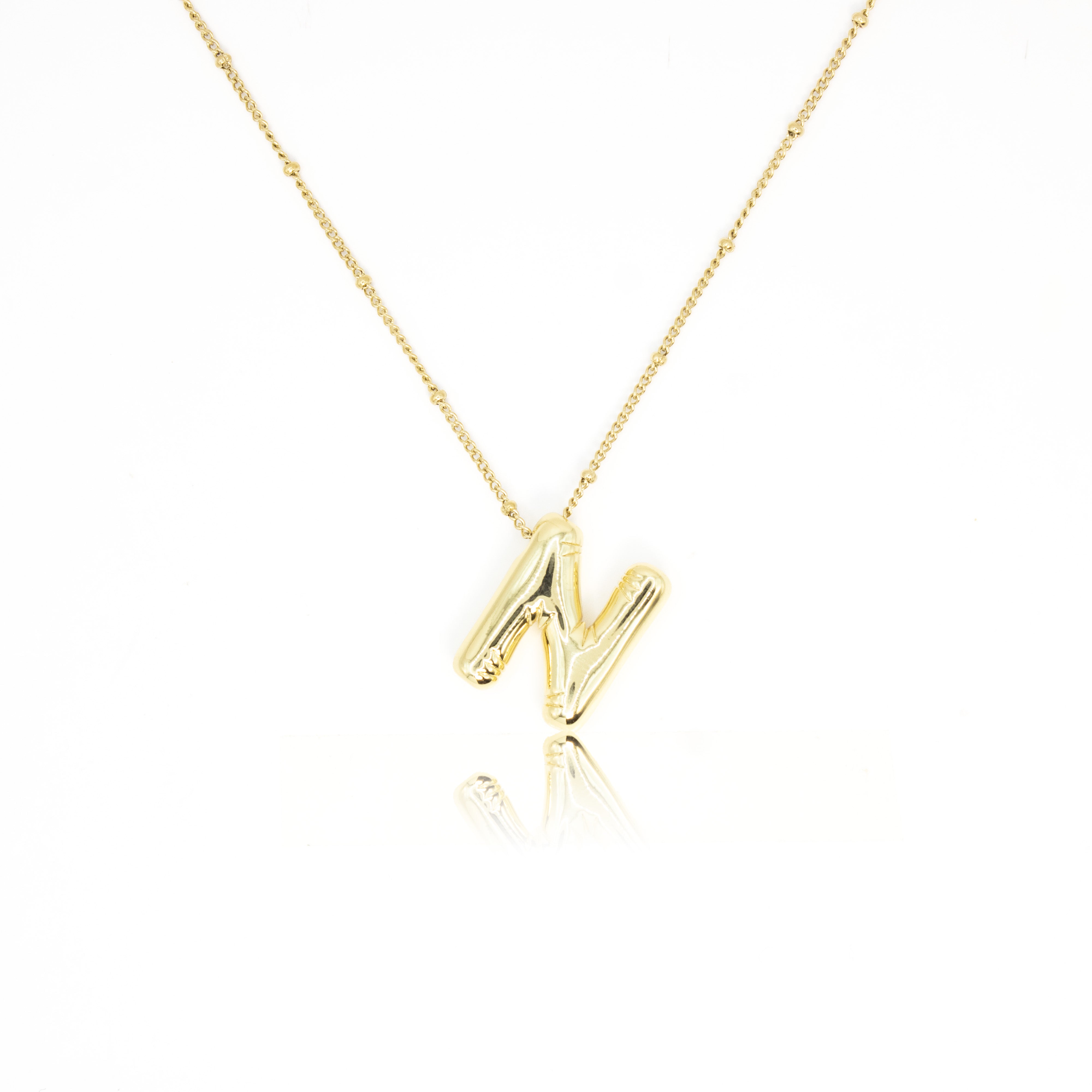 Collection of Inicial tipo globo lisa con cadena en chapa de oro in a gallery layout