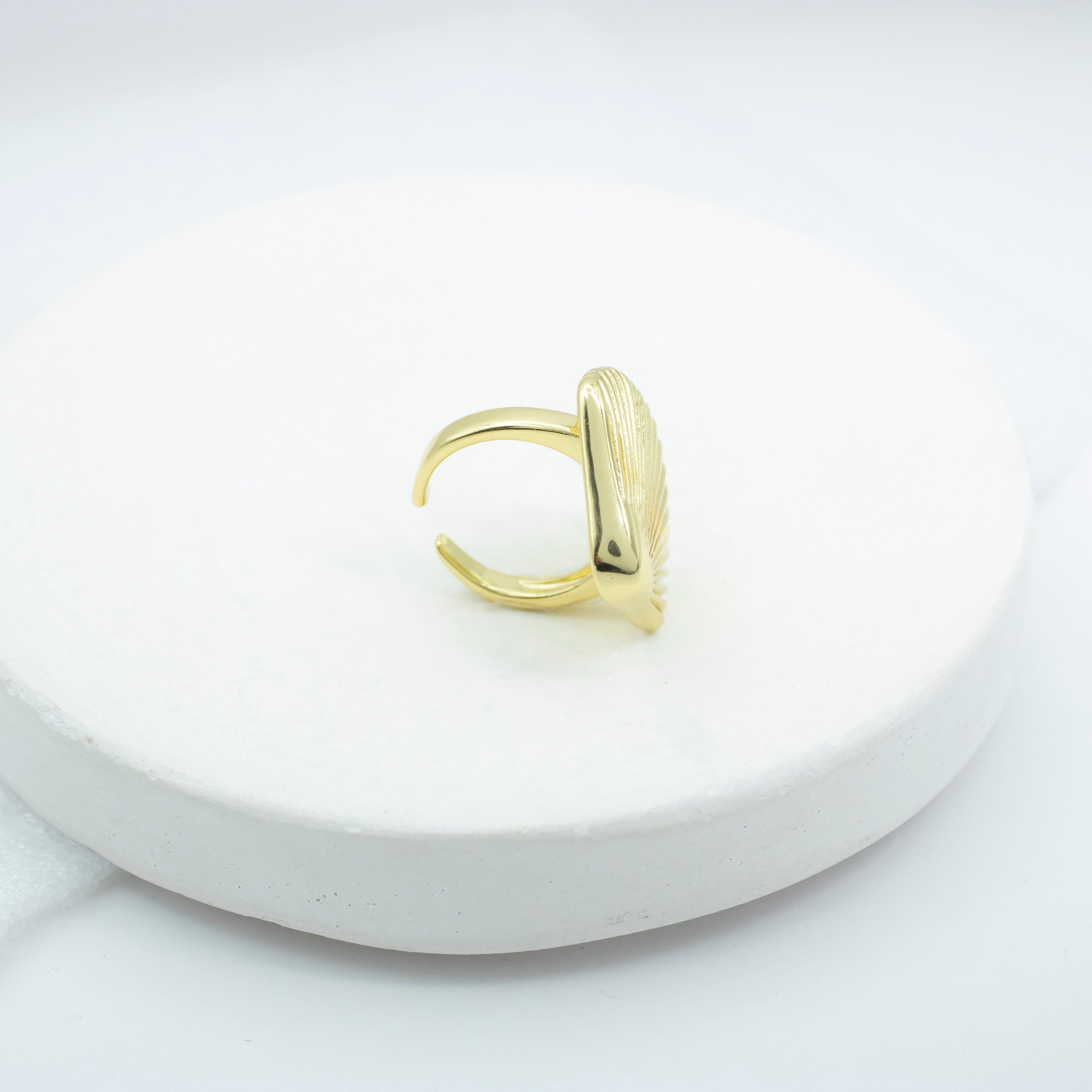 Collection of Anillo Conchita Dorada in a gallery layout