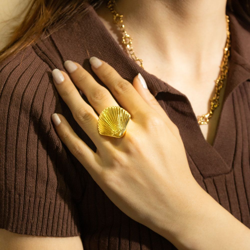 Collection of anillos de oro
 in a gallery layout