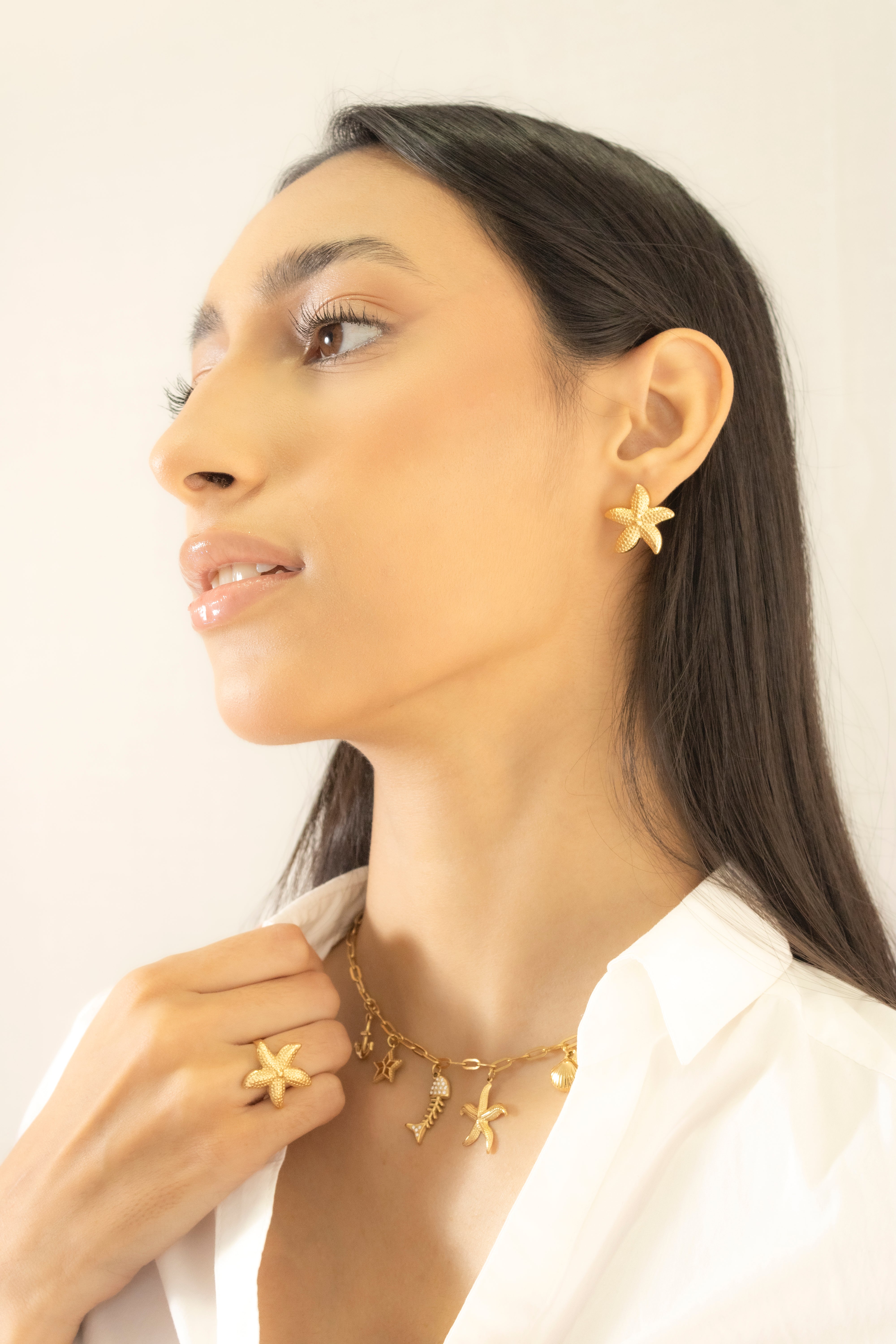 Collection of Anillo Estrella de Mar Dorado in a gallery layout