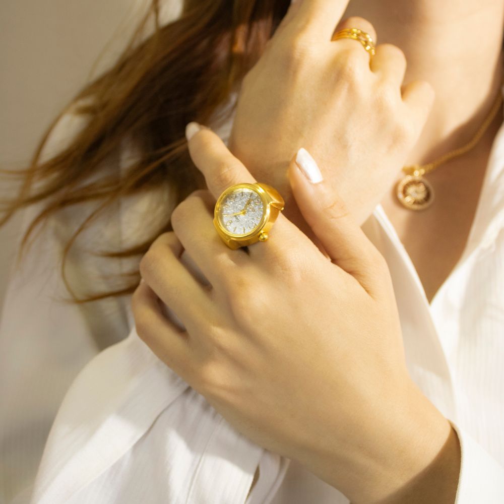 Collection of anillos de oro para mujer modernos
 in a gallery layout