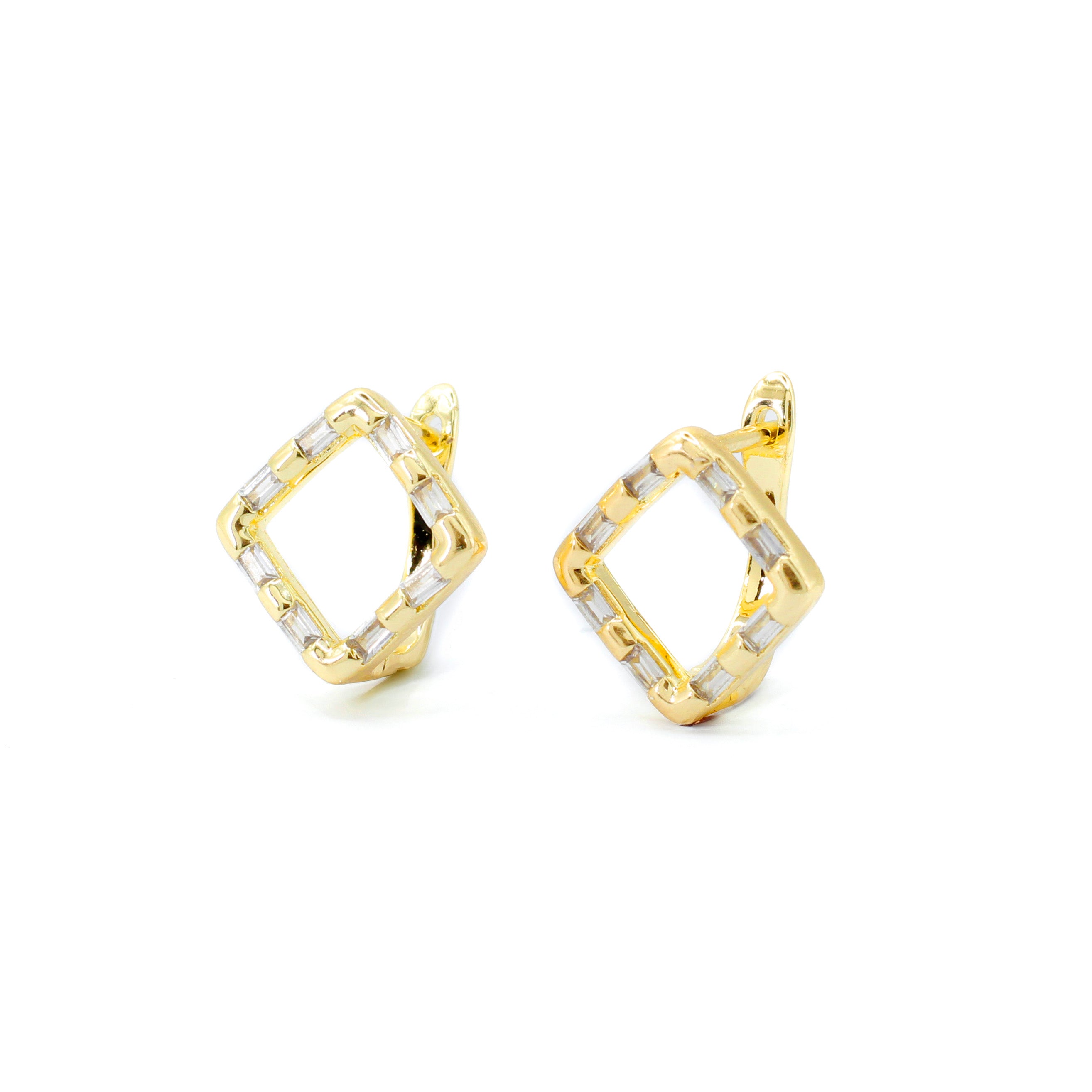 Collection of Arete Cubo Dorado Con Zirconia in a gallery layout