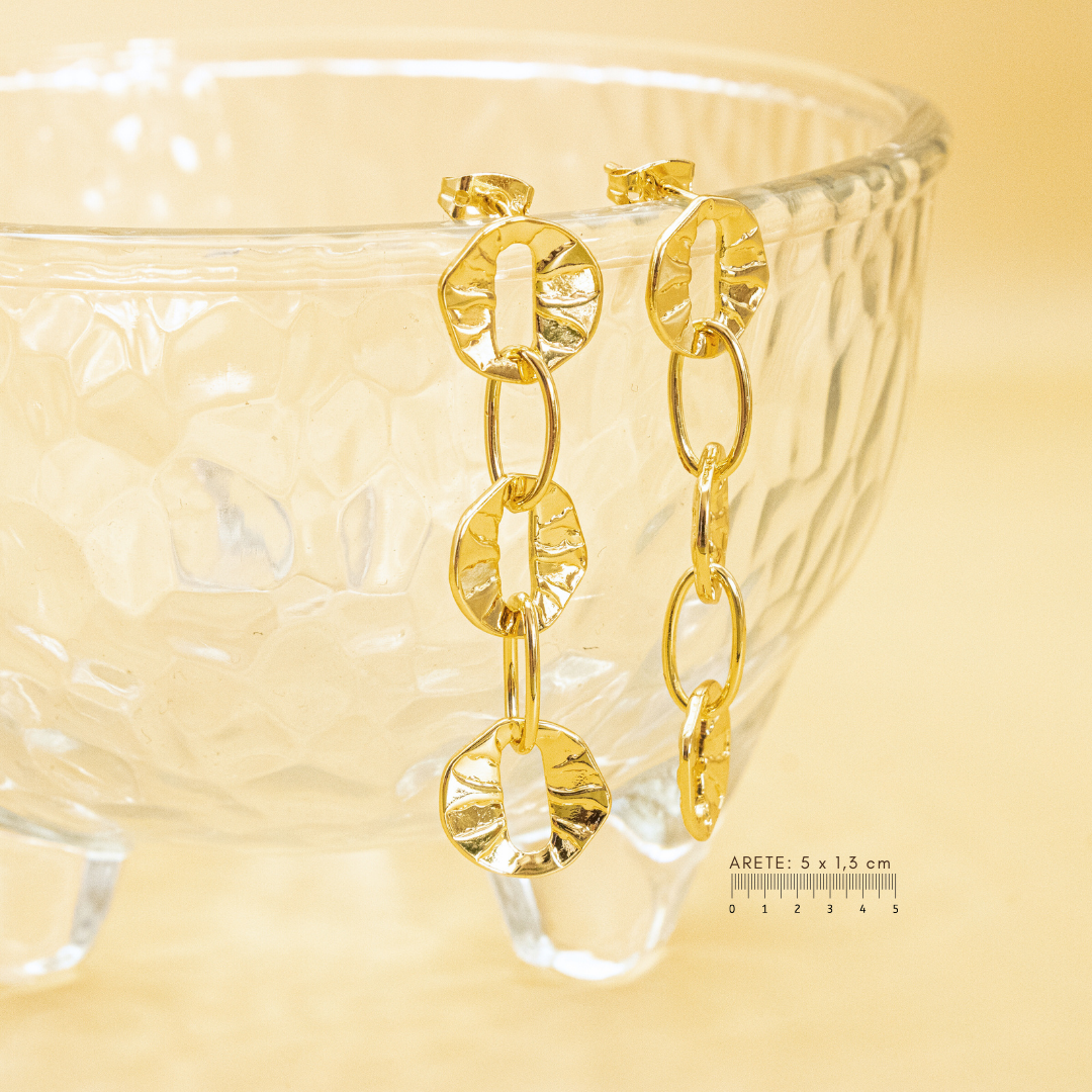 Collection of Aretes Dorados con Aros Rayados in a gallery layout