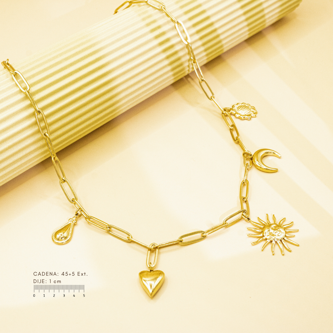 Collection of Cadena Dorada Sol y Corazón in a gallery layout
