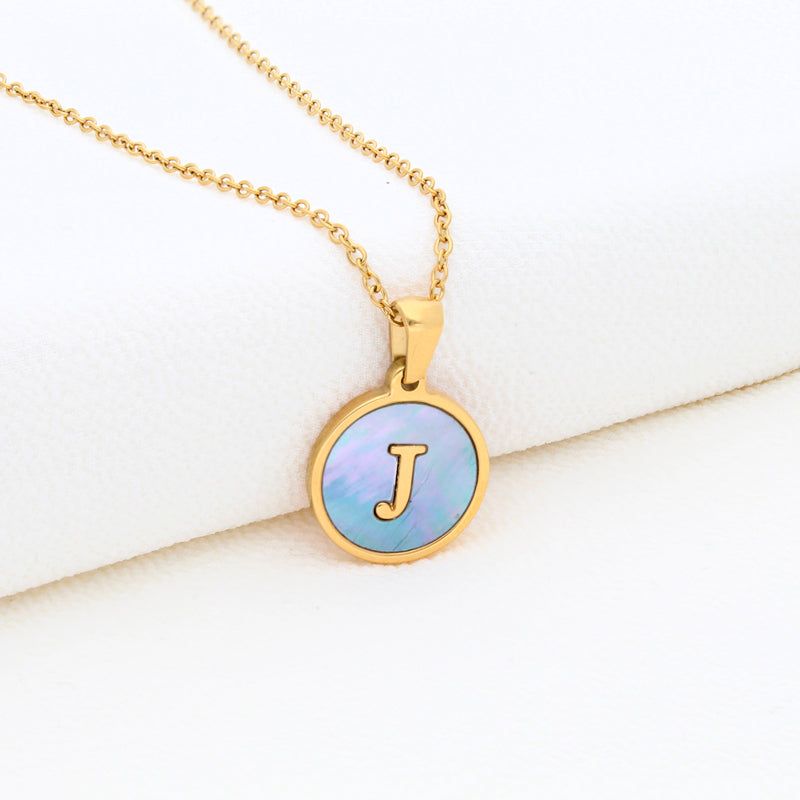 Collection of Collar Letra Inicial redonda dorada en fondo Azul in a gallery layout