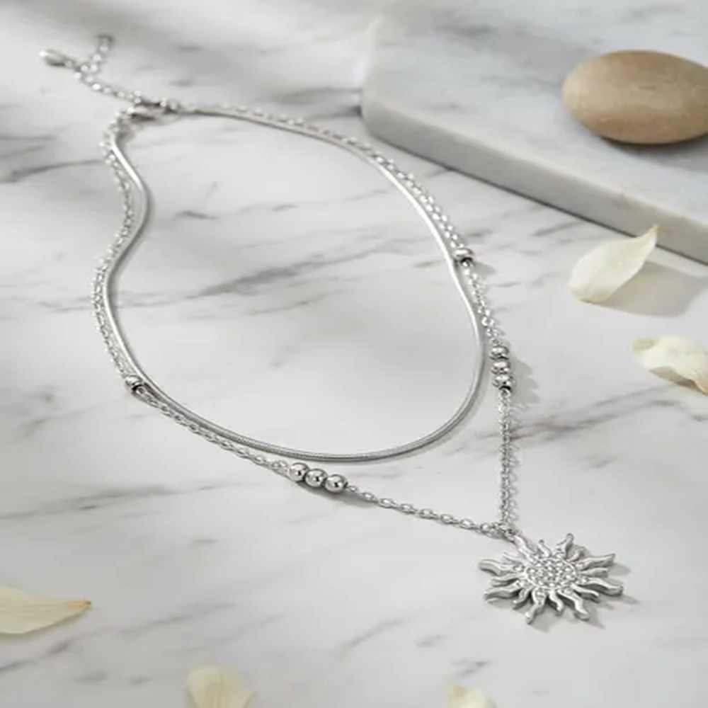 Collection of Collar Plateado Sol in a gallery layout