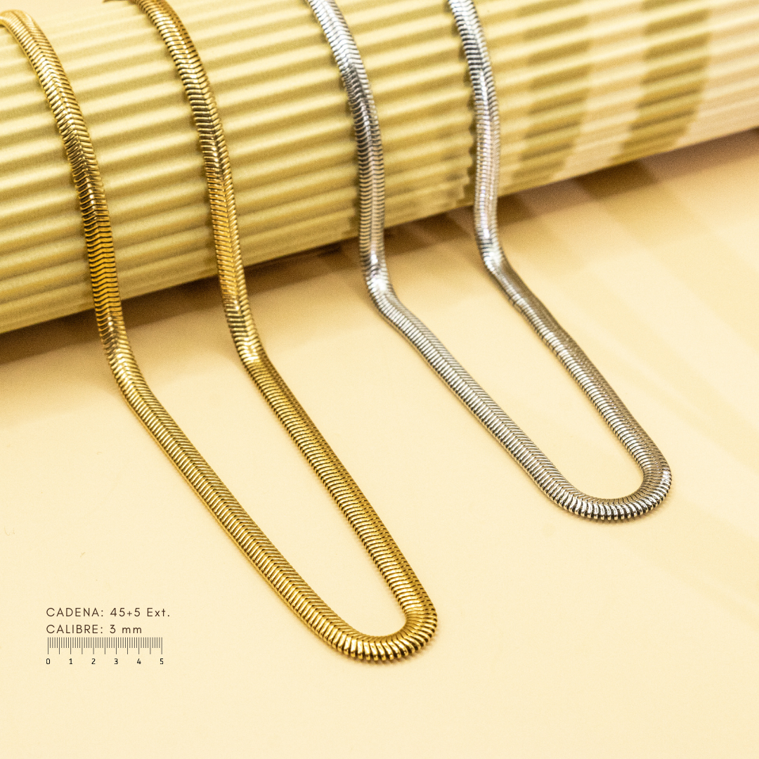 Collection of Cadena Plana de Acero Plateada in a gallery layout