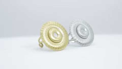 Collection of Anillo Redondo Grande Plateado in a gallery layout