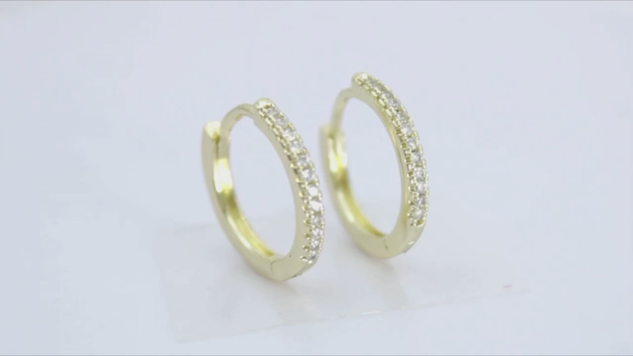 Collection of Arracadita Con Zirconia Dorada in a gallery layout