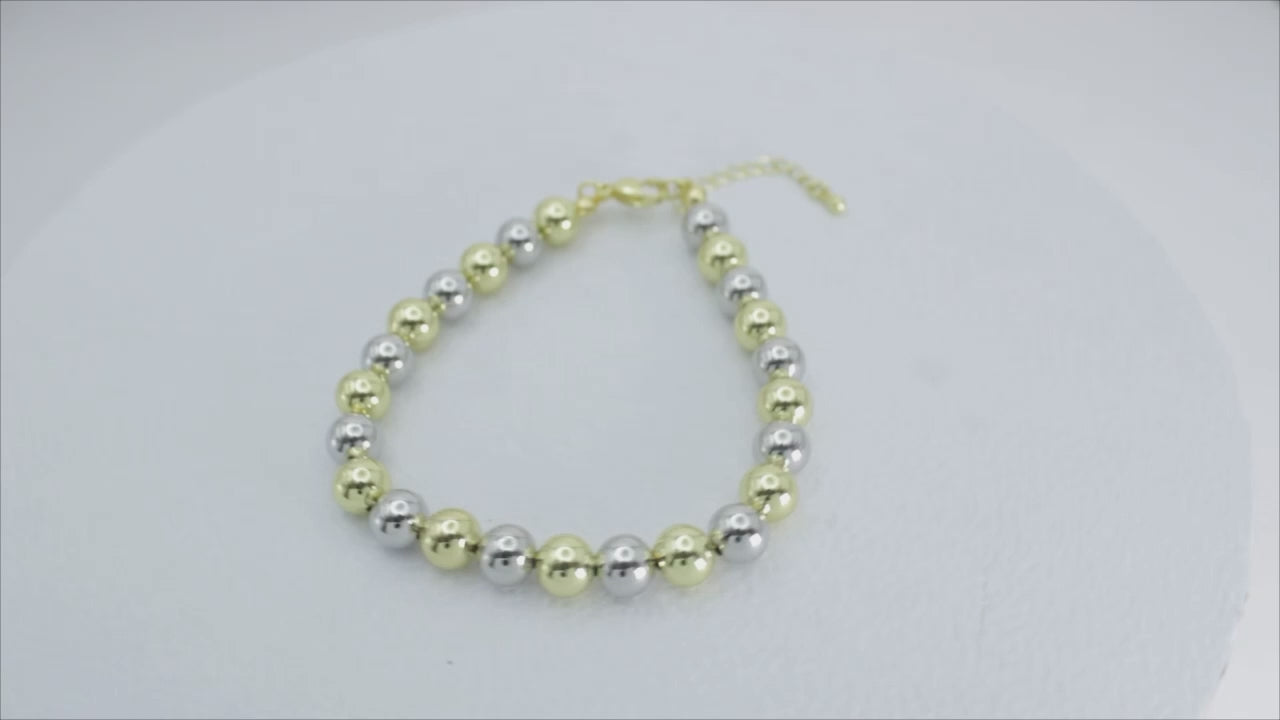 Collection of Pulsera de Bolitas Plateadas y Doradas in a gallery layout