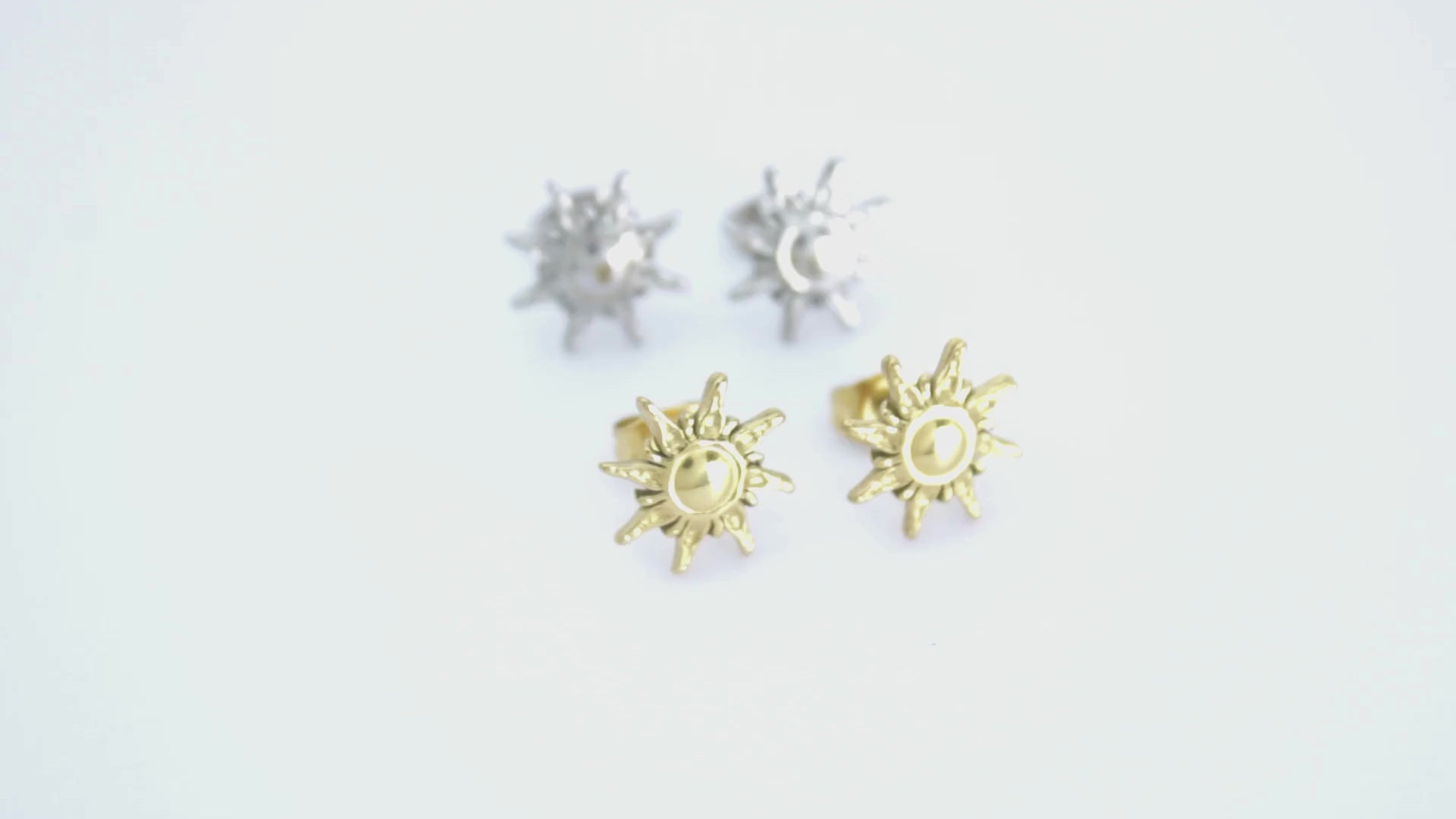 Collection of Broquel Sol Pequeño Plateado in a gallery layout