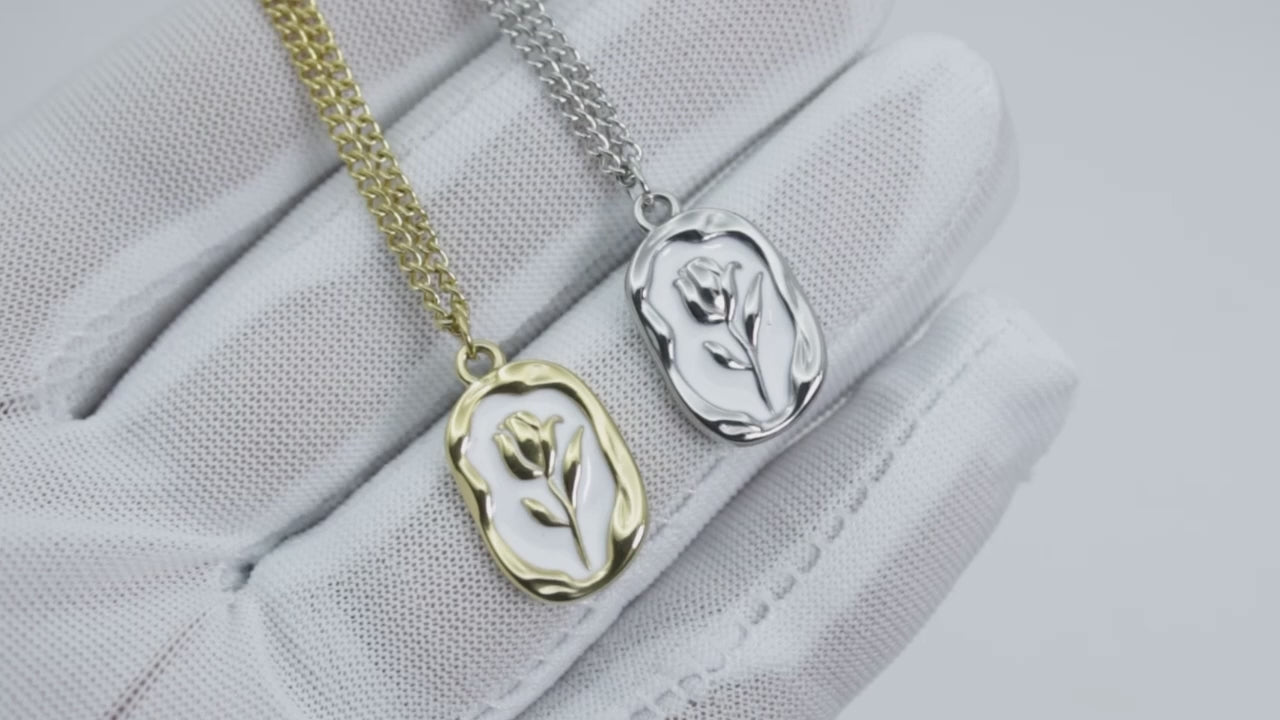 Collection of Collar Chico Plateado con figura de Rosa in a gallery layout