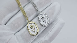 Collection of Collar Chico Plateado con figura de Rosa in a gallery layout