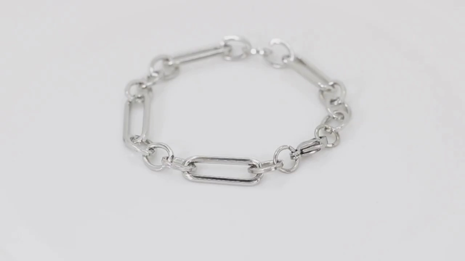 Collection of Pulsera estilo cadena in a gallery layout