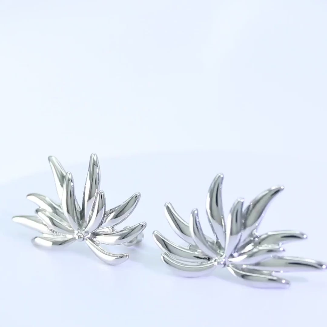 Collection of Aretes Flama Floral in a gallery layout