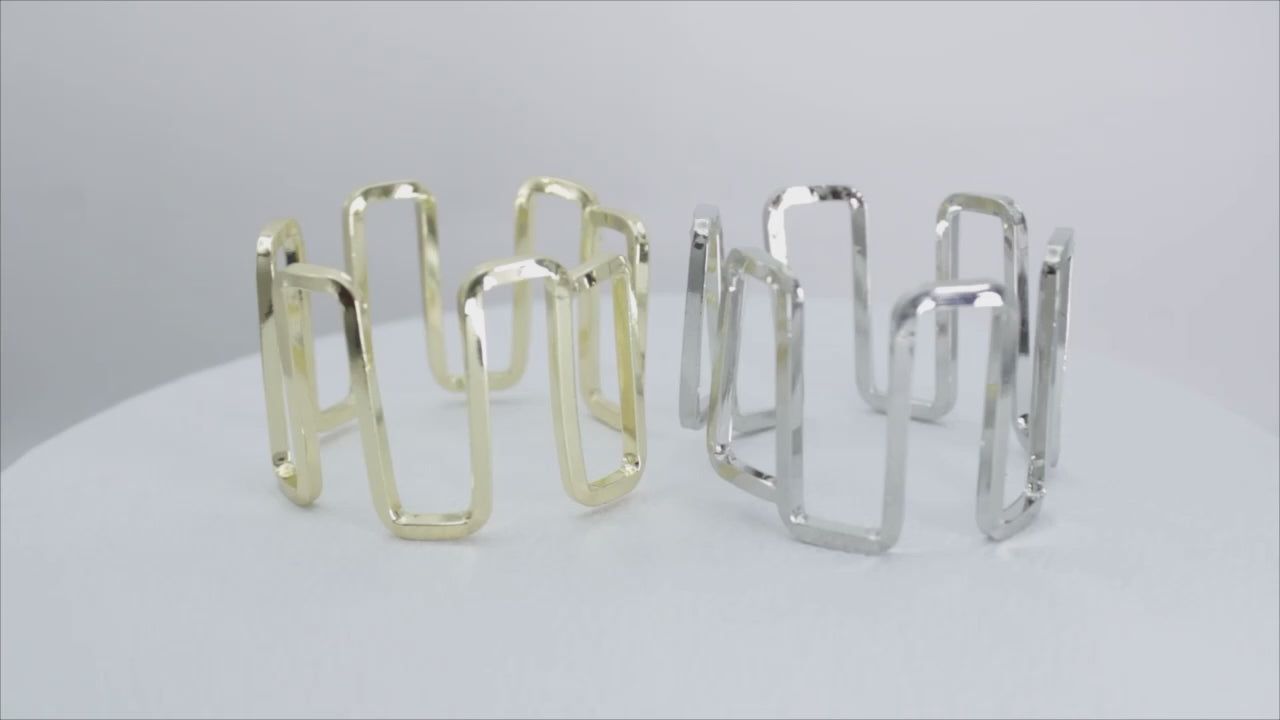 Collection of Brazalete Rectángulos Dorado Ajustable in a gallery layout