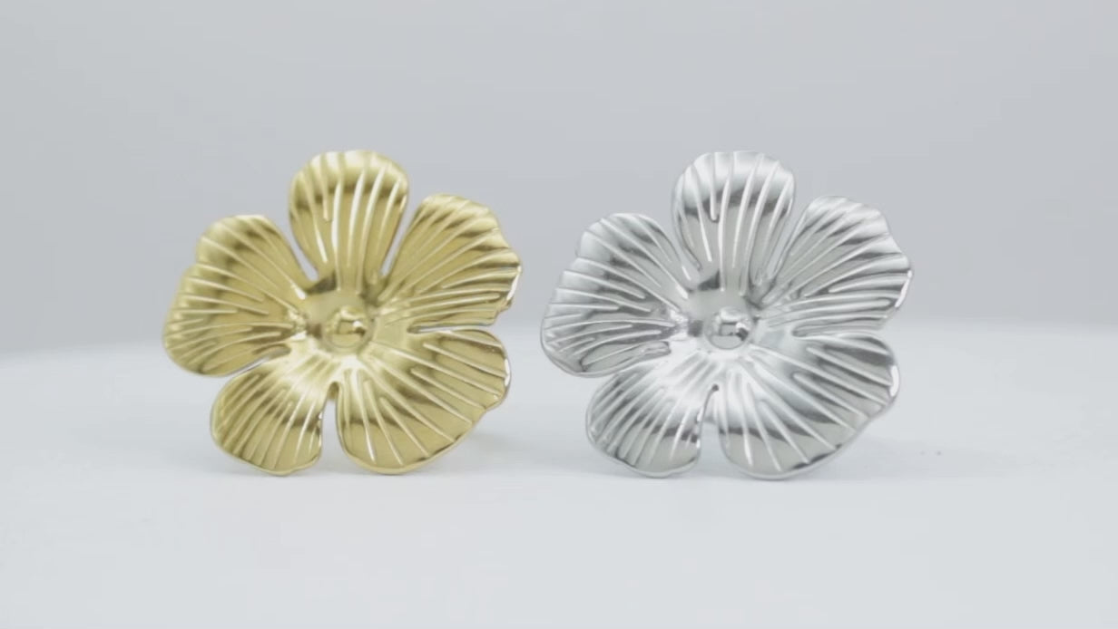 Collection of Anillo Flor Grande Plateado in a gallery layout