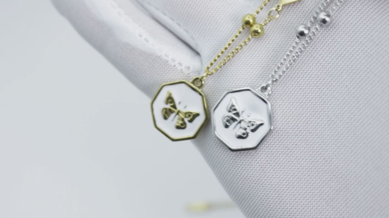 Collection of Collar Chico Dorado Mariposa in a gallery layout