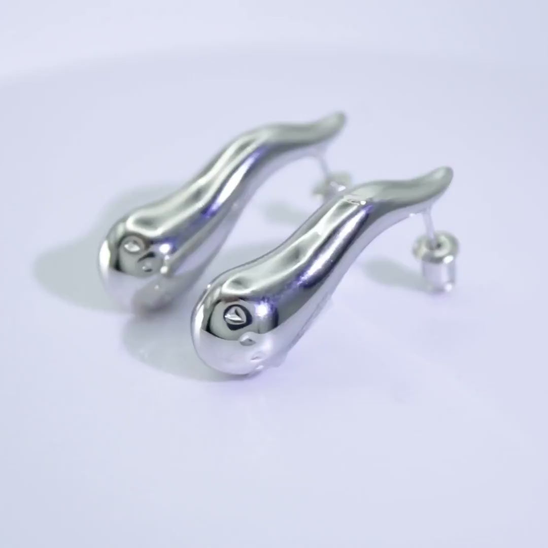 Collection of Aretes Gota Plateada in a gallery layout