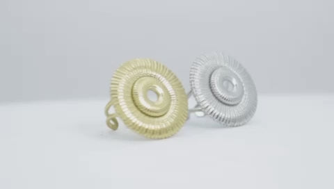 Collection of Anillo Redondo Grande Dorado in a gallery layout