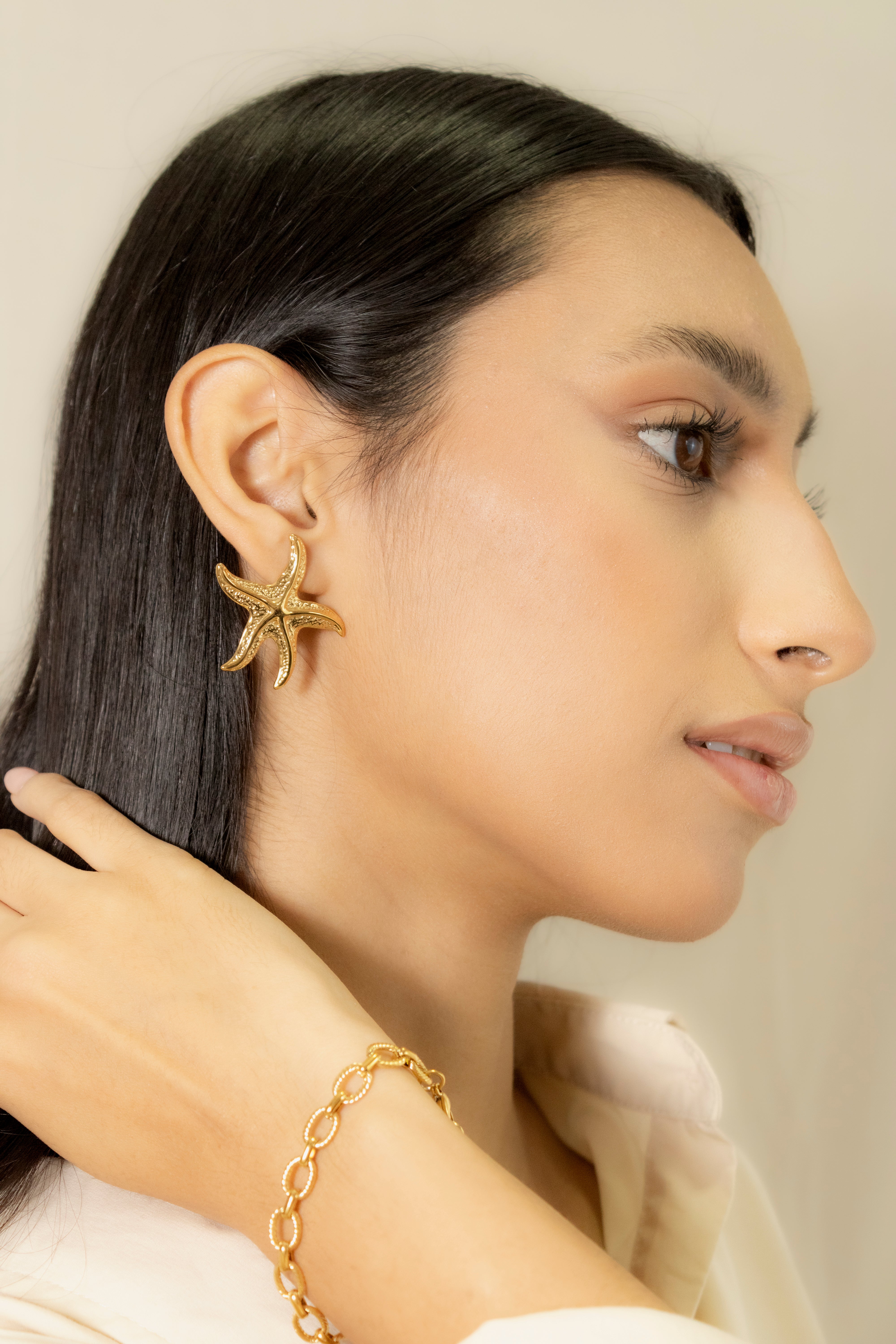 Collection of Pulsera Cadena Dorada Gruesa in a gallery layout