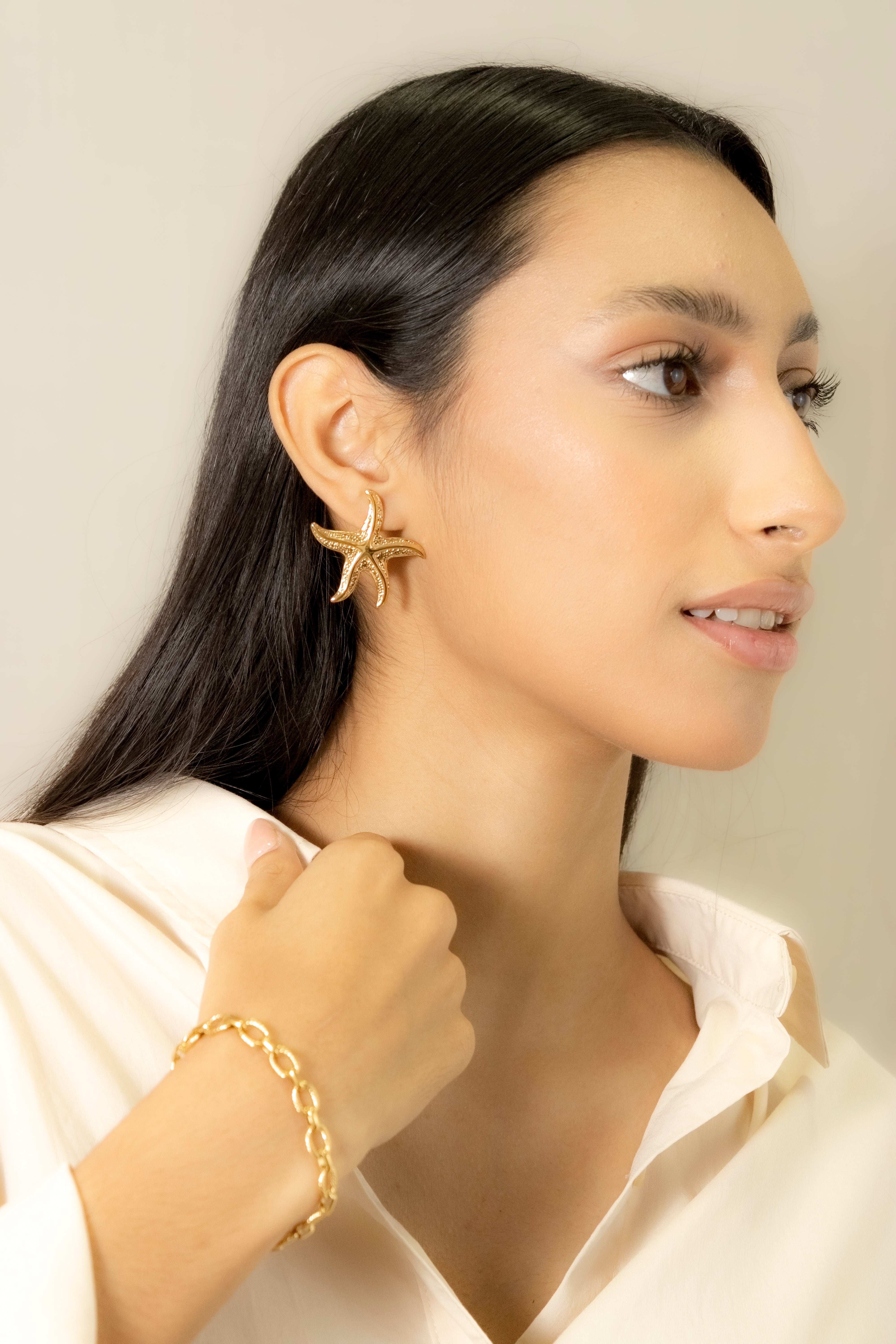 Collection of Pulsera Cadena Dorada Gruesa in a gallery layout