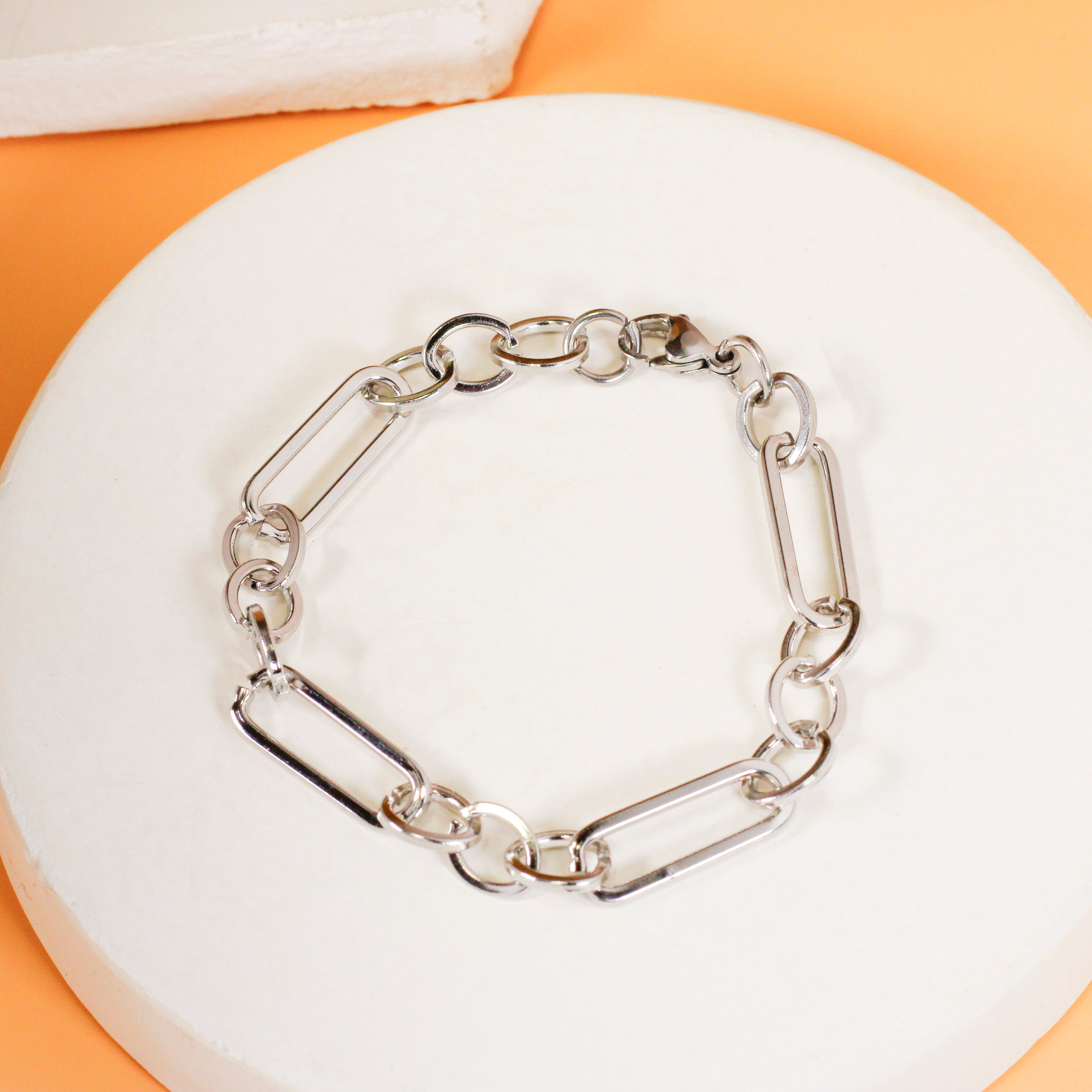 Collection of Baui Accesorios in a gallery layout