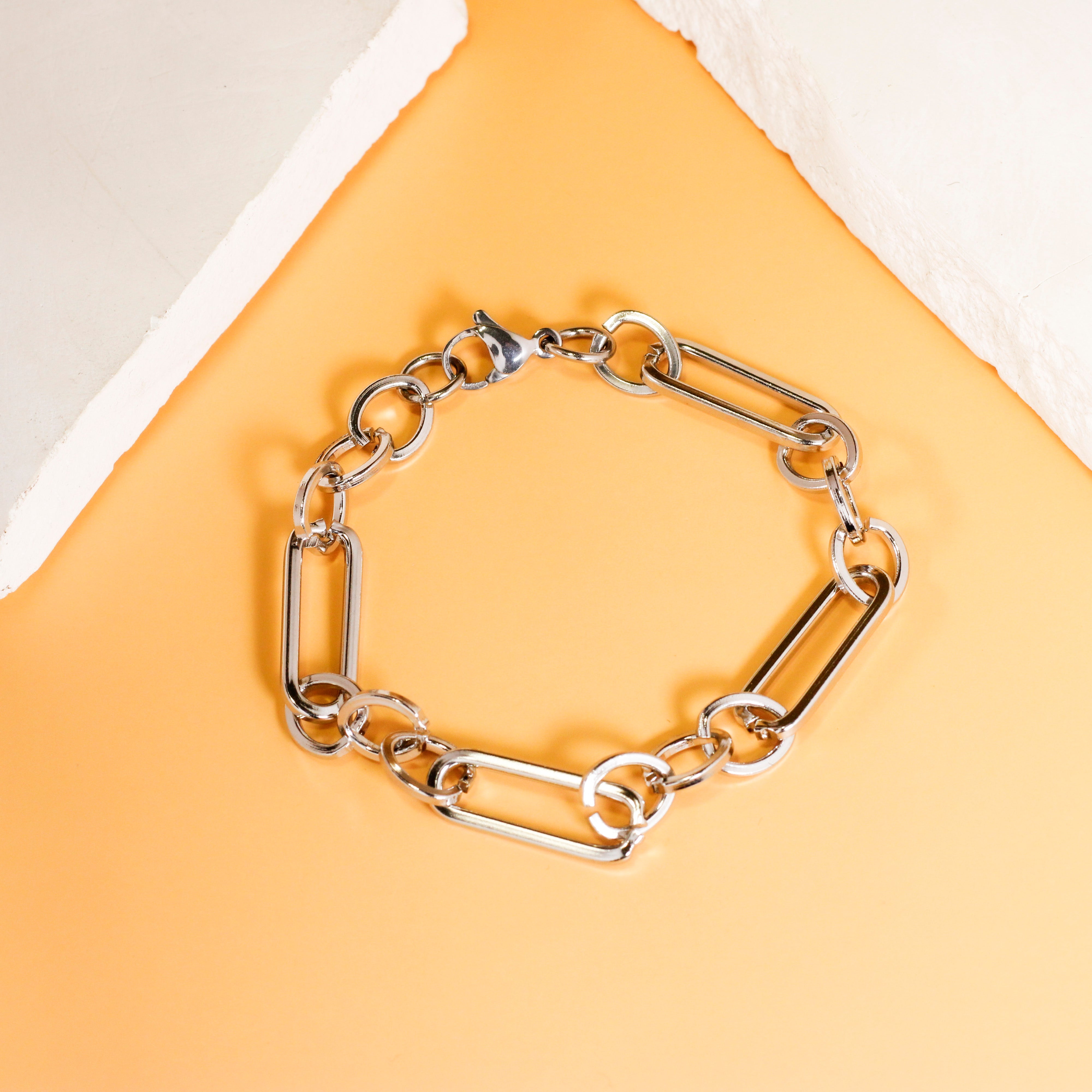 Collection of Baui Accesorios in a gallery layout