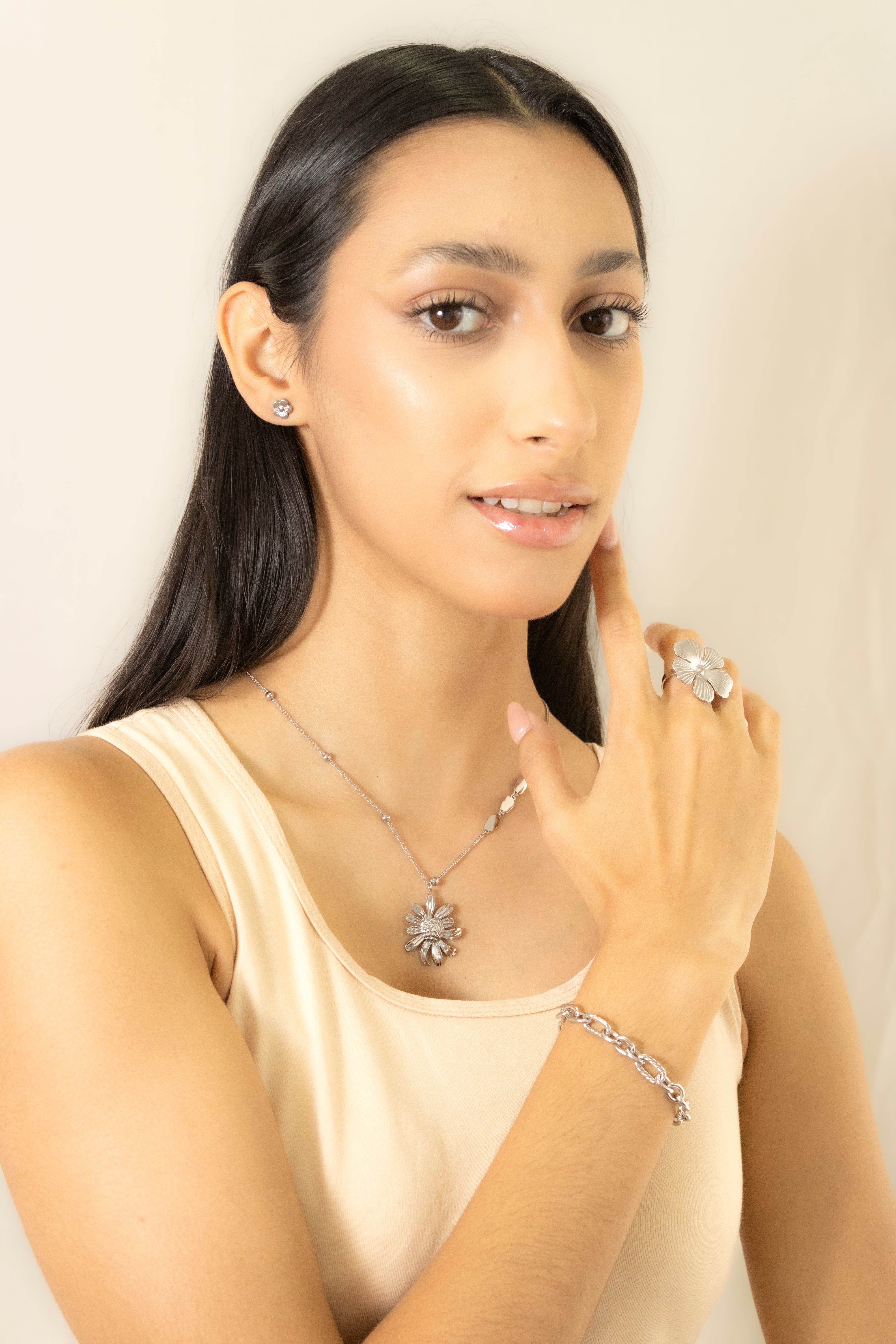 Collection of Pulsera de Eslabones Rayados color Plata in a gallery layout