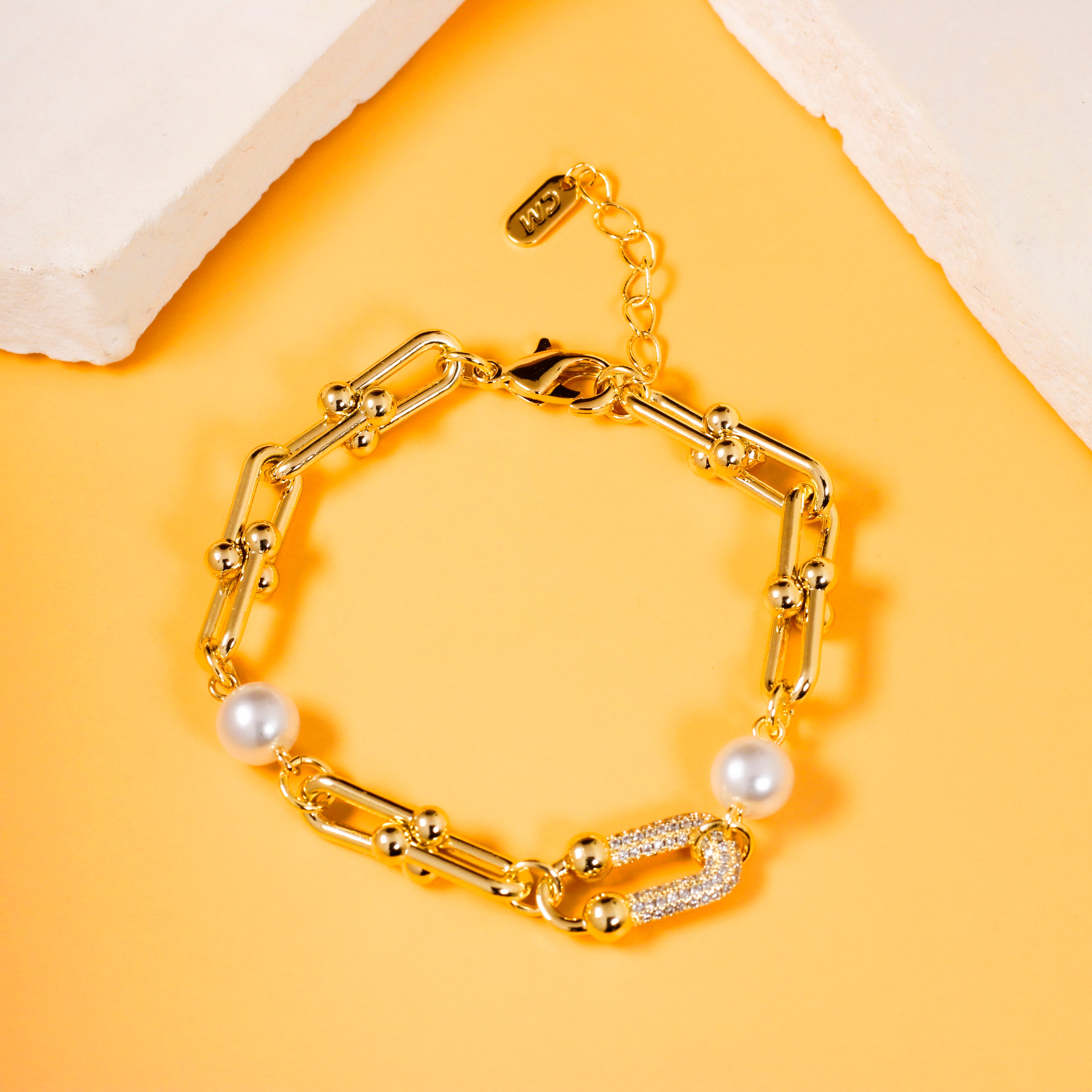 Collection of Baui Accesorios in a gallery layout