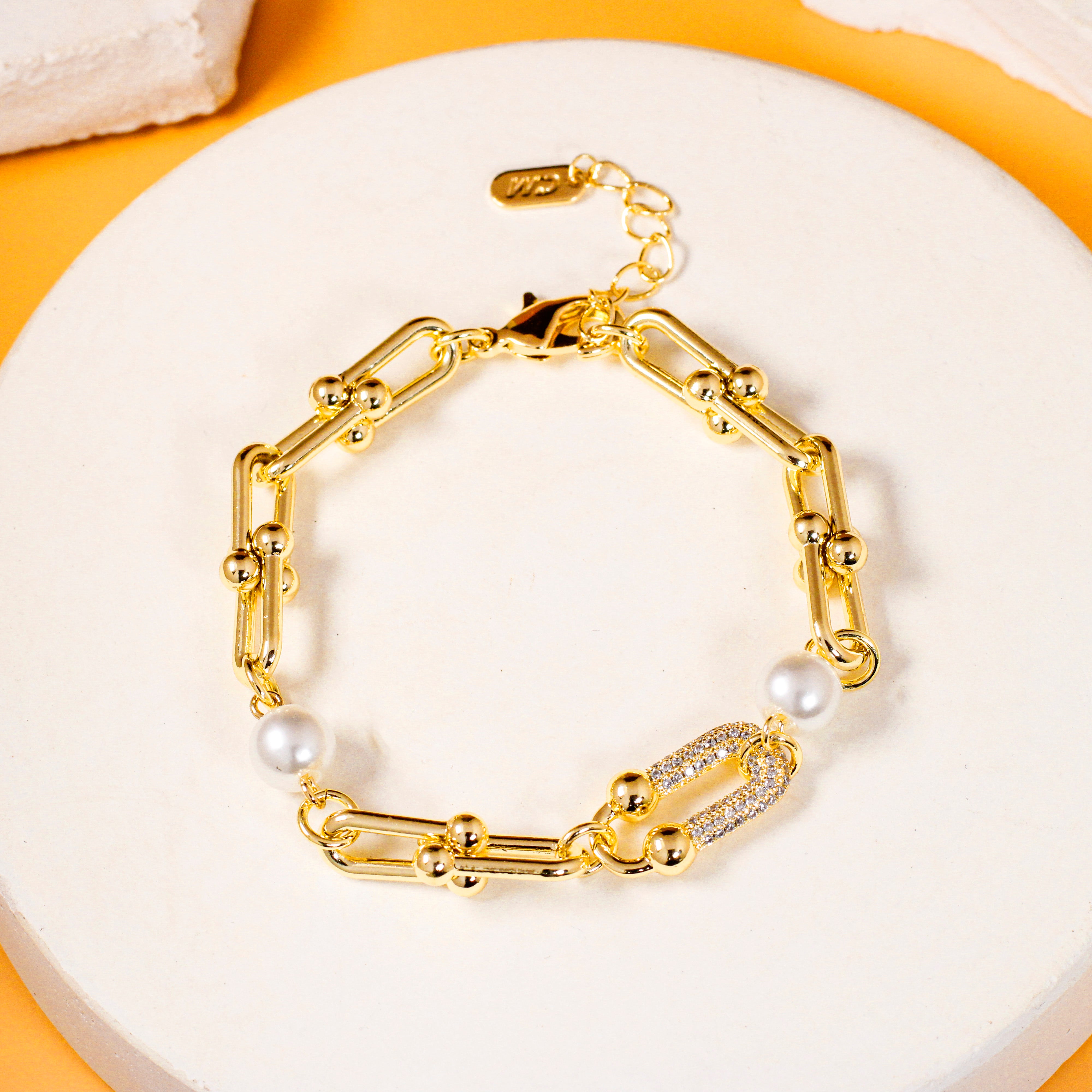 Collection of Baui Accesorios in a gallery layout