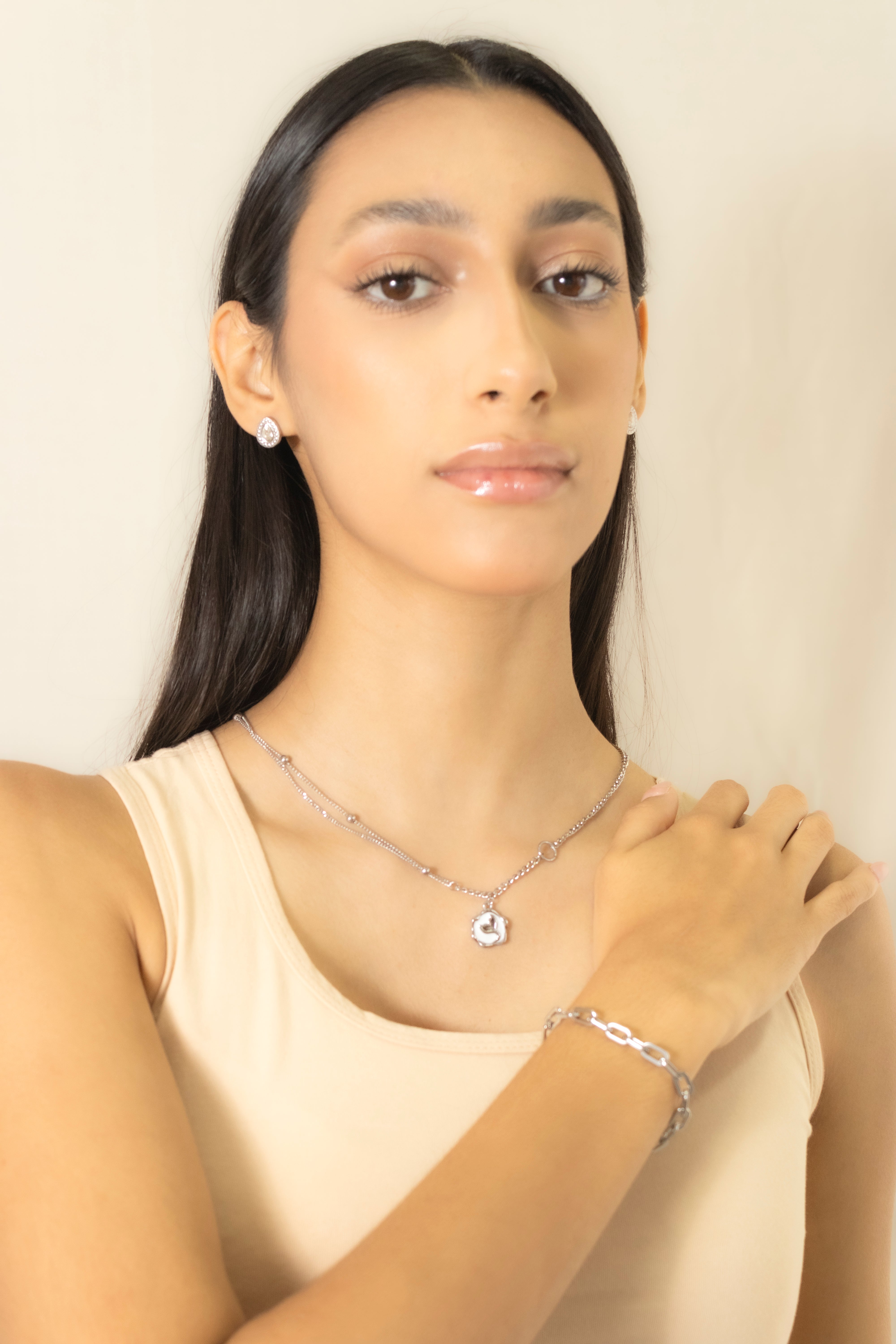 Collection of Pulsera Plateada estilo Cadena in a gallery layout